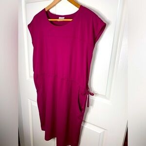 Columbia Magenta Casual Dress, Size M Perfect for Outdoor Athletic Dress